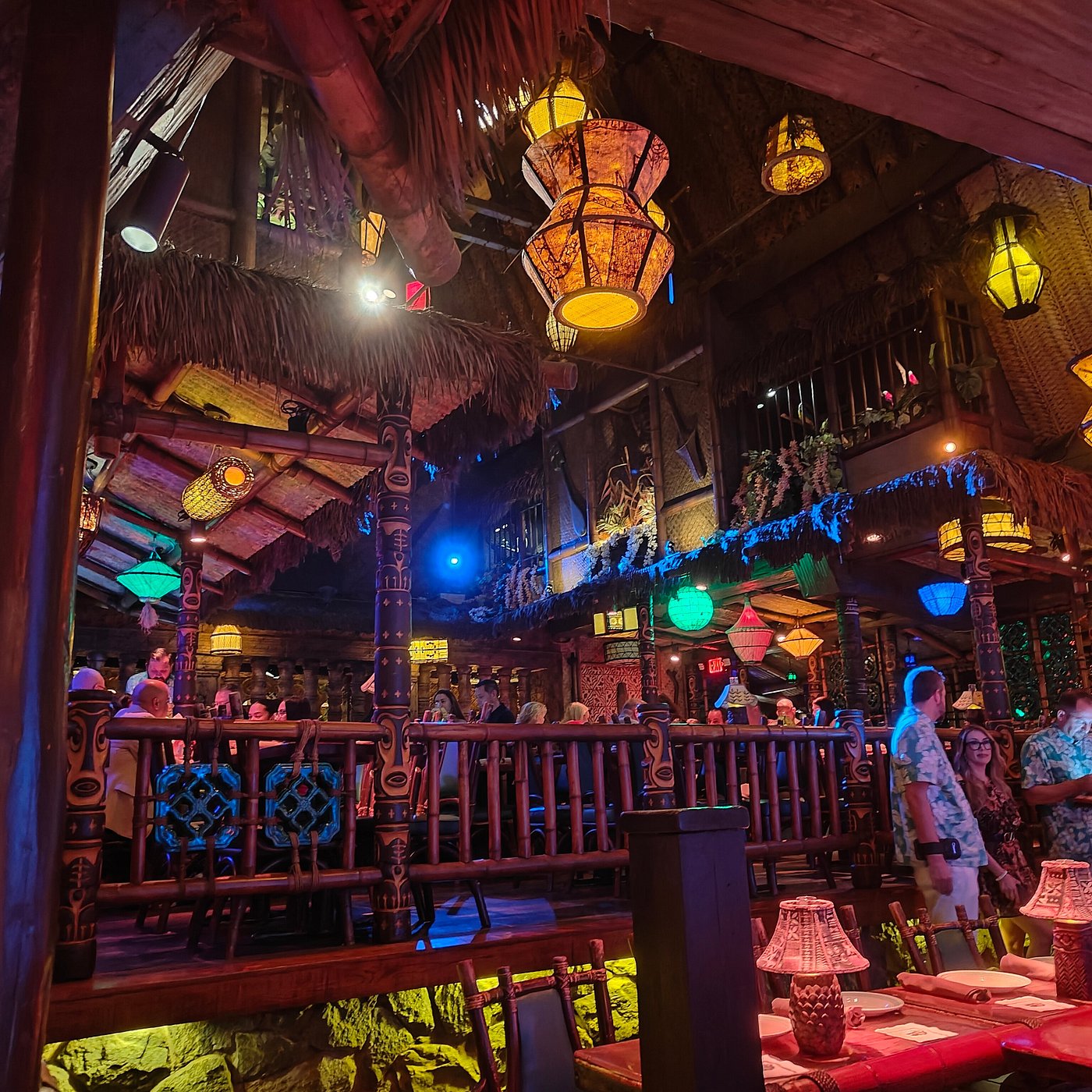 Mai-Kai interior